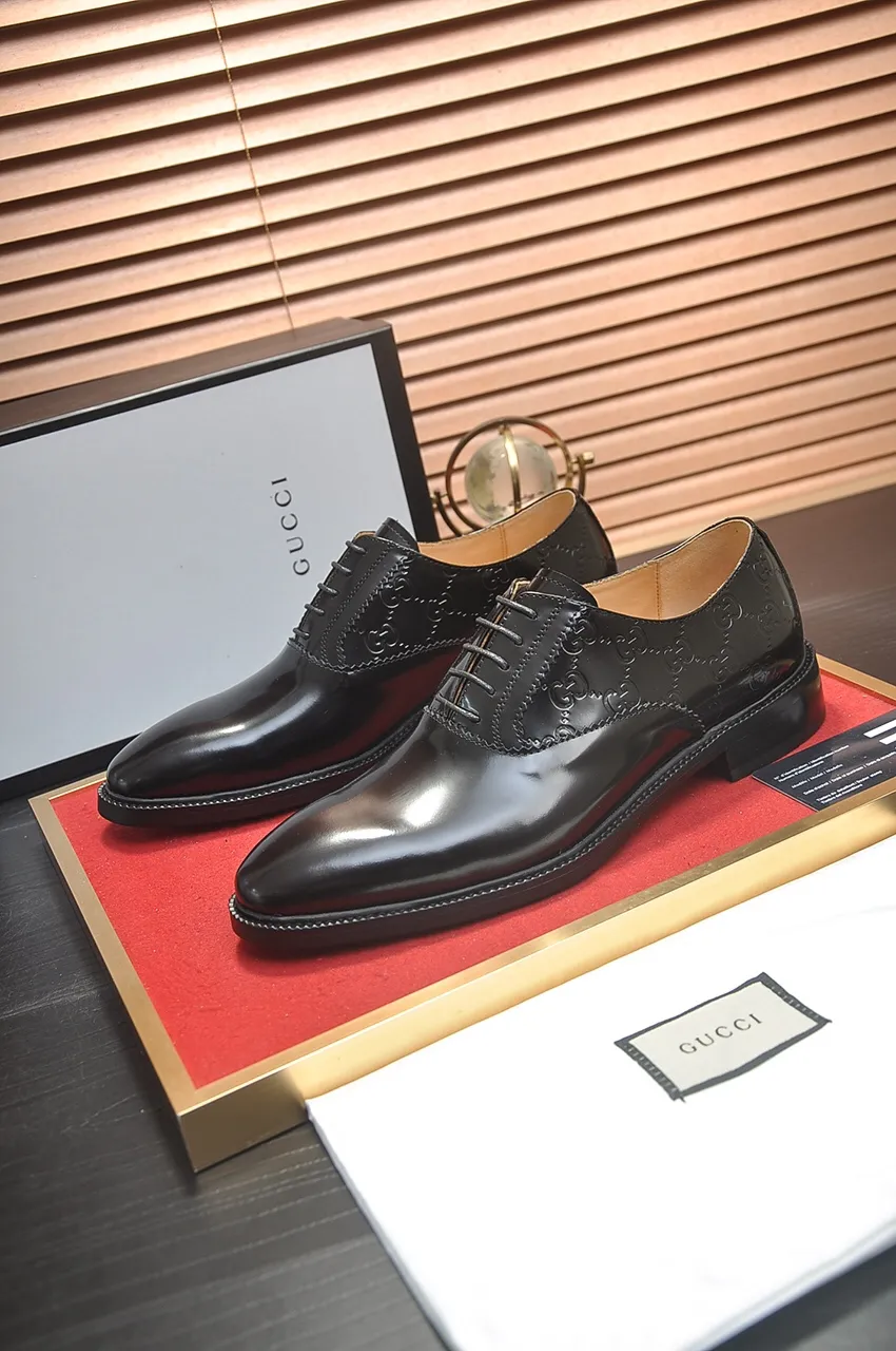 Men's shoes💰500💶Italy's top luxury men's shoe giant (GUCCI) (Gucci) (full cowhide lining) new arrival🍃Original European style🔰 Pleasant to the eye😍In order to make the shoes more durable and non-deformable🌀The production continues to follow traditional methods but there is still no lack of innovation💪Choose original sheepskin for the leather♻️ Smooth and natural And extra bright ⭐Made of imported cowhide, the first choice of rich people 38-45 (45 customized)